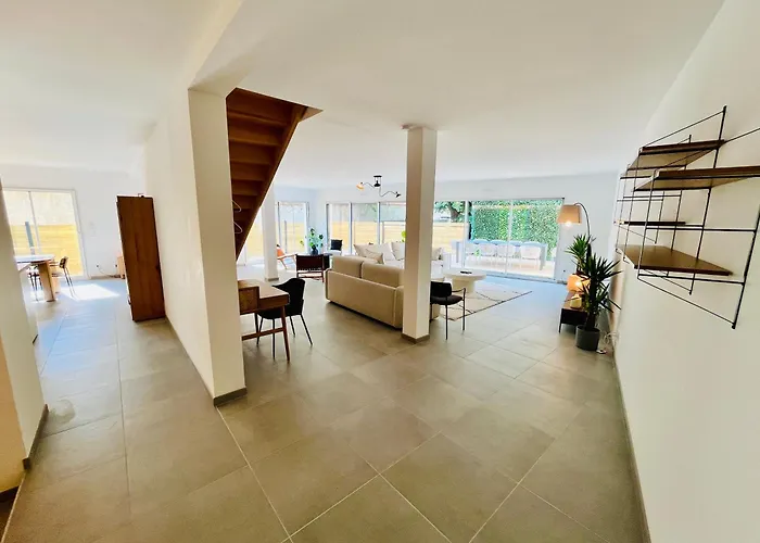 Prázdninový dům Hypercentre, Spacieux, Lumineux, La Maison Du Rempart Tours