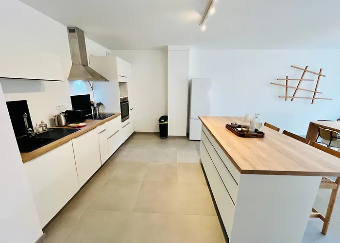 Dom wakacyjny Hypercentre, Spacieux, Lumineux, La Maison Du Rempart Tours